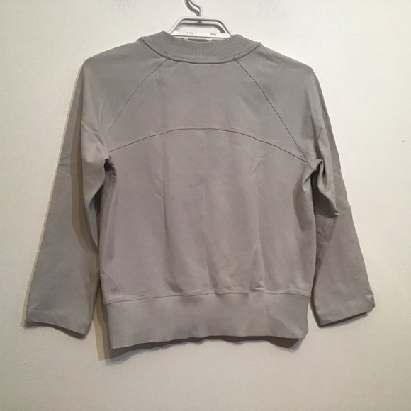 Lululemon Ready to Roll Crew
Vapour - Picture 4 of 6